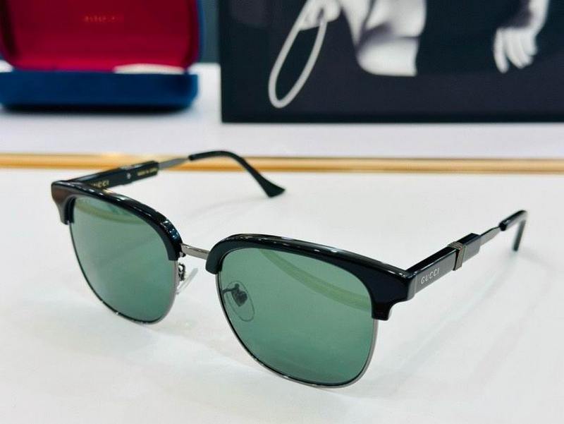 Gucci Sunglasses 832